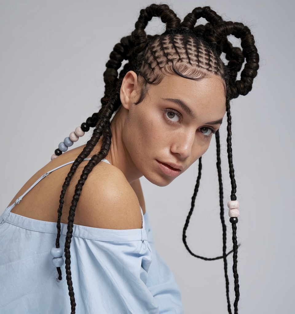 Trenzas Fulani con Loops Esculturales