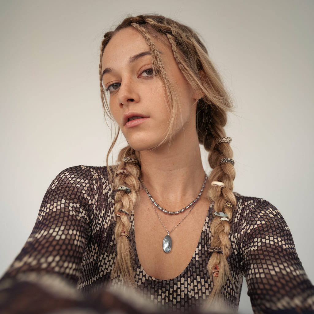 Trenza Suelta con Anillos de Cabello